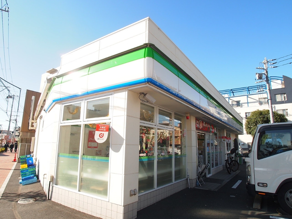 コンビニ　ファミリーマート 小菅四丁目店（コンビニ）まで421m