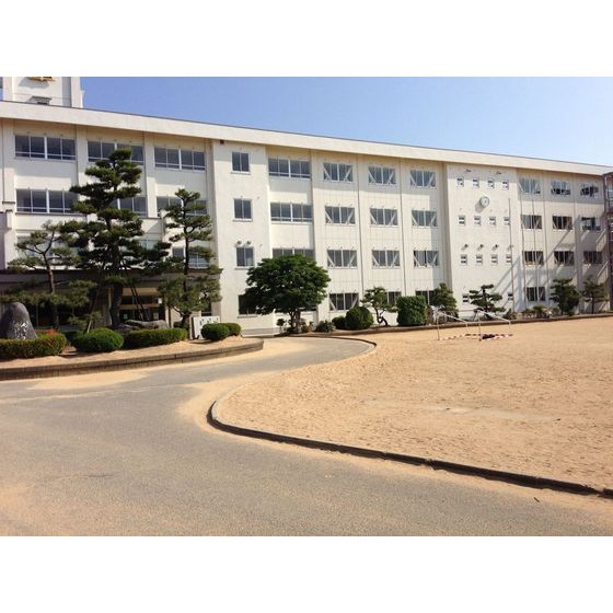 中学校　新庄中学校（中学校）まで180m