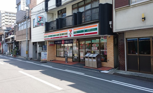 コンビニ　セブンイレブン大阪高殿2丁目店（コンビニ）まで289m