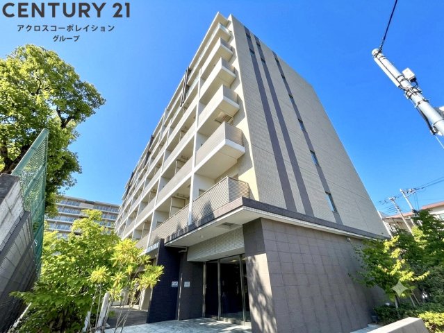 建物外観　オートロックで外部の人間が簡単に出入りできないため安心です。
