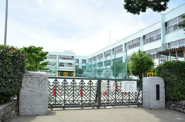 小学校　国立市立国立第一小学校（小学校）まで145m
