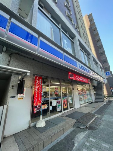 コンビニ　ローソン 新宿坂町店（コンビニ）まで76m