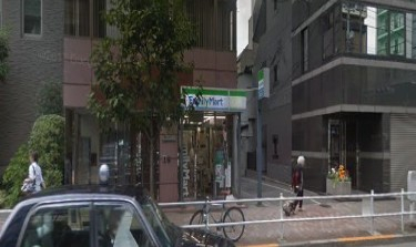 コンビニ　ファミリーマート新宿荒木町店（コンビニ）まで473m
