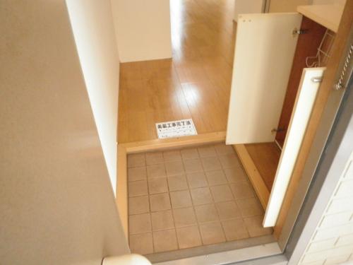 玄関　収納もあり、使い勝手も良し。