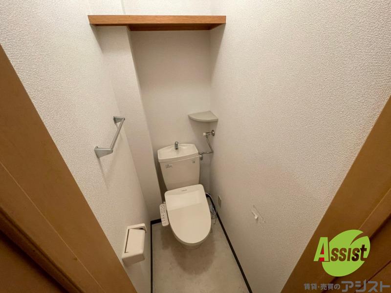 トイレ　ウォシュレット機能がついたトイレです。安心して使用できます。