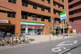 コンビニ　ファミリーマート 坂戸駅北口店（コンビニ）まで332m