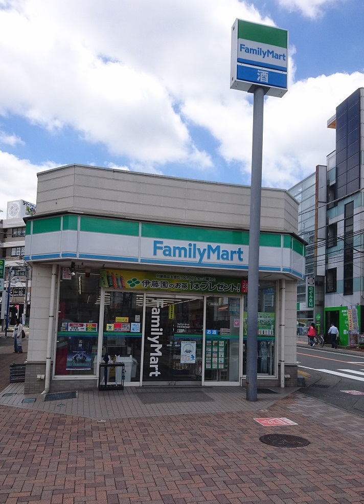 コンビニ　ファミリーマート 中央林間駅前店（コンビニ）まで121m