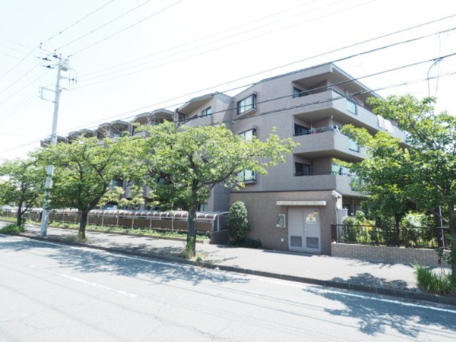建物外観　閑静な住宅街に立地したマンション