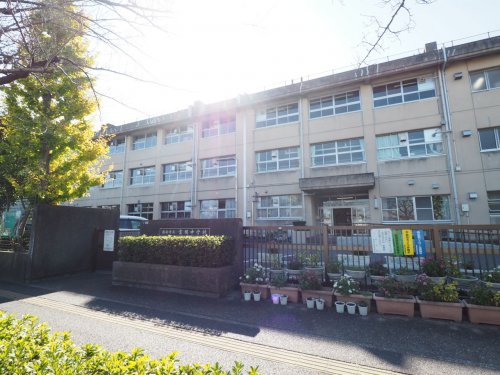 中学校　浦安市立富岡中学校（中学校）まで1350m