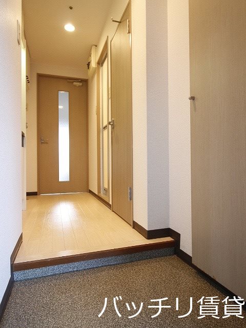 玄関　画像は別号室イメージの為、現況を優先いたします。