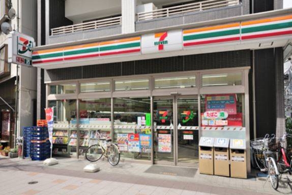 コンビニ　セブンイレブン中央区新川2丁目店（コンビニ）まで10m