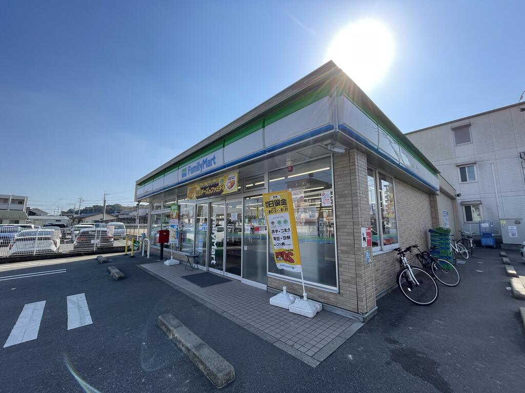 コンビニ　ファミリーマート筑紫野駅前店（コンビニ）まで70m