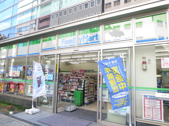 コンビニ　ファミリーマート（コンビニ）まで74m