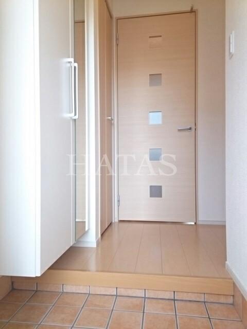 玄関　同物件別部屋です。