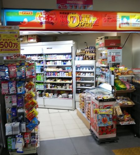 コンビニ　ニューヤマザキデイリーストア 元町中華街駅店（コンビニ）まで138m