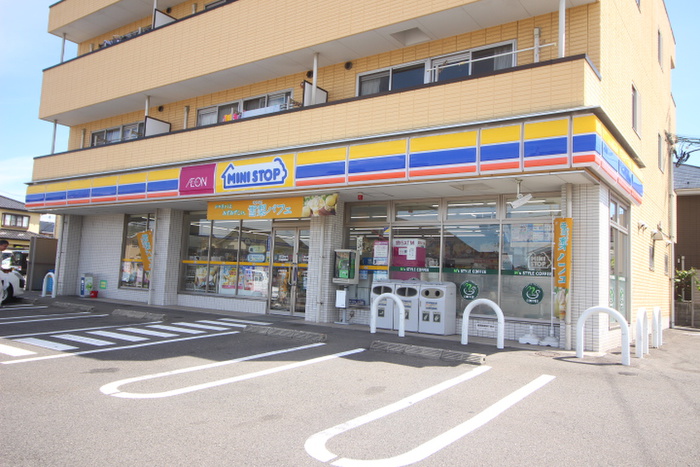 コンビニ　ミニストップ（コンビニ）まで1610m