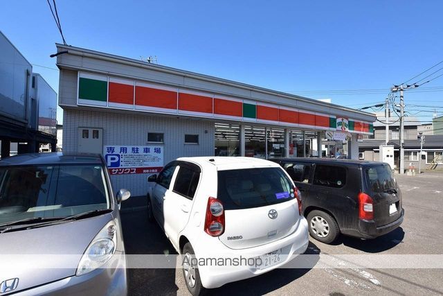 コンビニ　ファミリーマート（コンビニ）まで597m