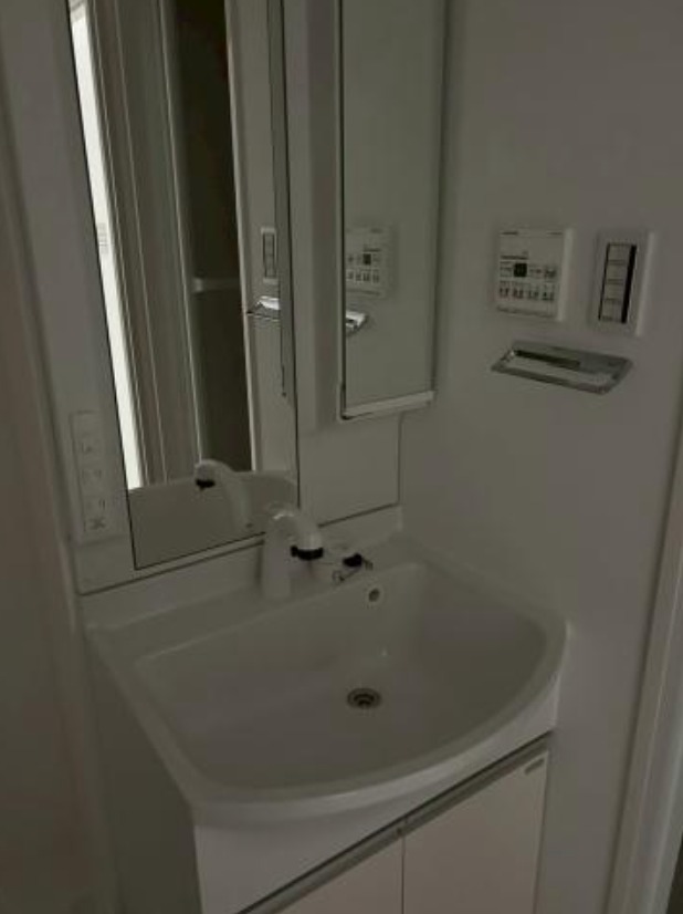洗面設備　写真と現況が異なる場合は現況優先となります。