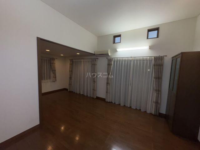 日吉町3丁目戸建の居間写真