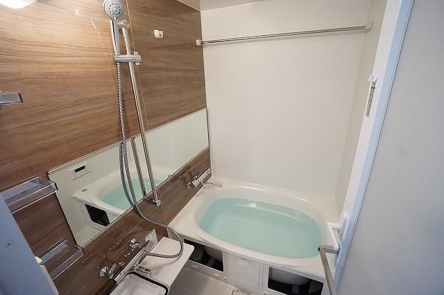 バス・シャワールーム　別のお部屋の写真です