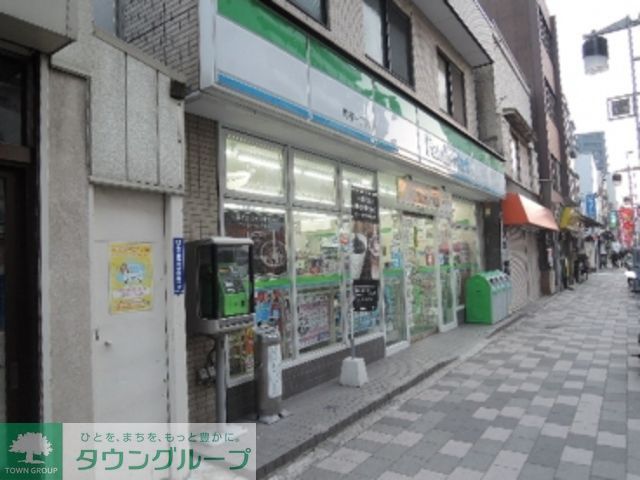 コンビニ　ファミリーマート町屋八丁目店（コンビニ）まで140m
