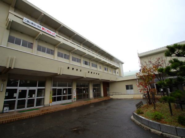 中学校　敦賀市立松陵中学校（中学校）まで1400m