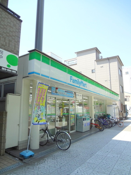 コンビニ　ファミリーマート大阪プール東店（コンビニ）まで151m