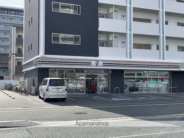 コンビニ　セブンイレブン（コンビニ）まで214m