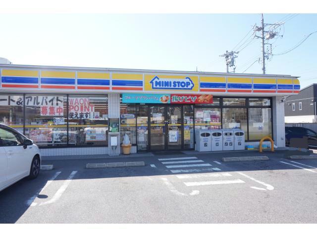 コンビニ　ミニストップ蒲郡緑町店（コンビニ）まで384m