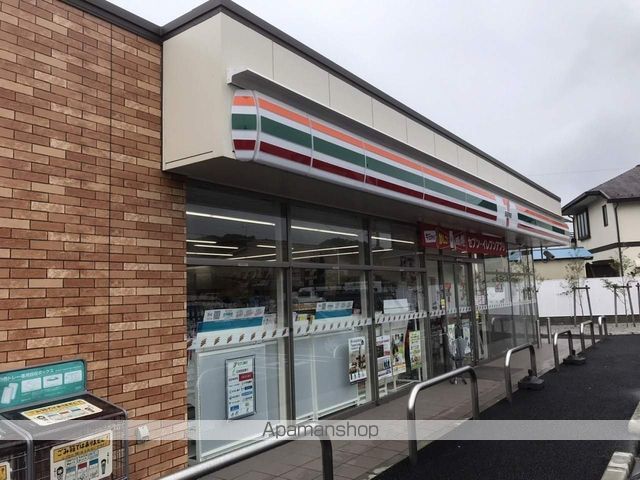 コンビニ　セブンイレブン（コンビニ）まで575m