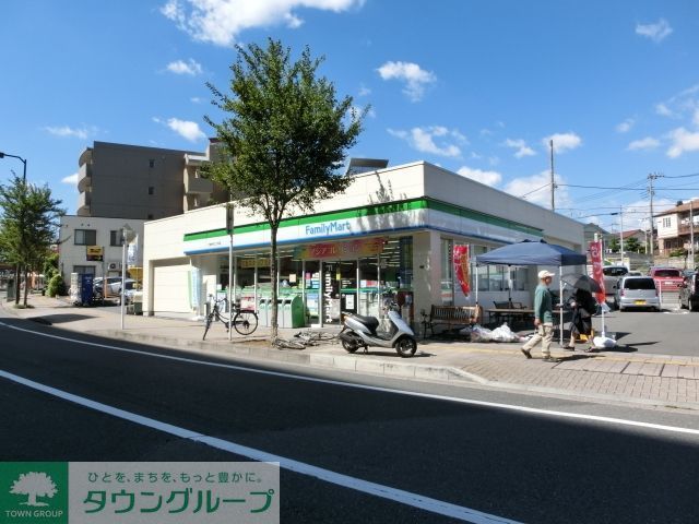コンビニ　ファミリーマート千葉駅北口店（コンビニ）まで637m