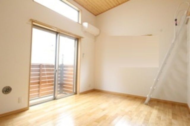 居室・リビング　同建物別タイプ参考写真