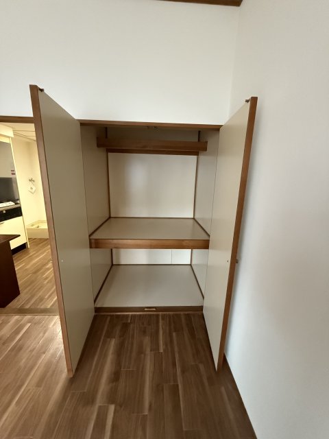 収納　同物件別号室の写真です。