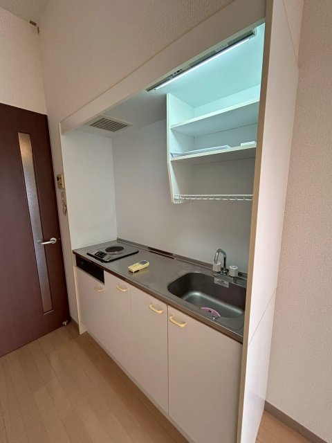 キッチン　※写真は７０６号室です