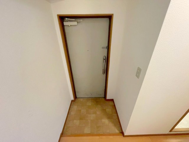 ヒルズ小松の玄関写真