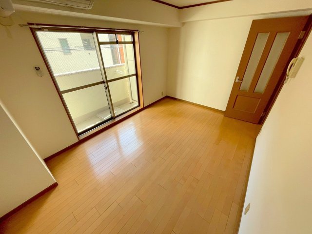 ヒルズ小松の居間写真