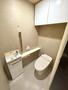 トイレ　落ち着いた色調のトイレです