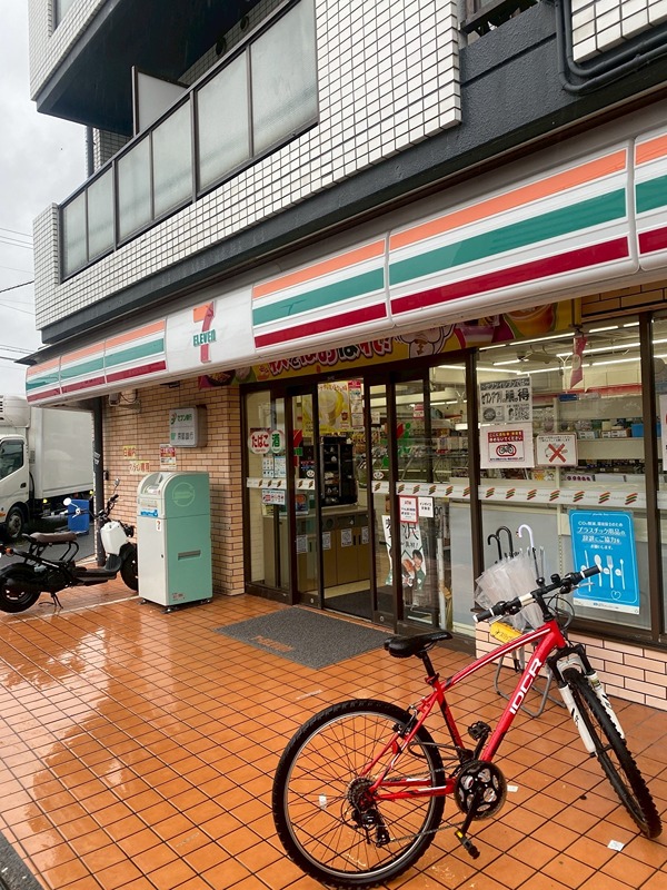 コンビニ　セブンイレブン 西京極駅前店（コンビニ）まで232m