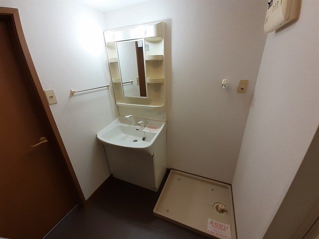洗面設備　スペースが確保できる洗面所です