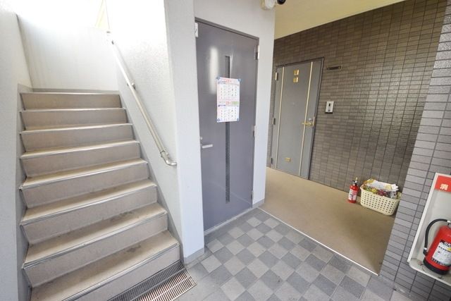 エントランス　タウンハウジング府中店まで