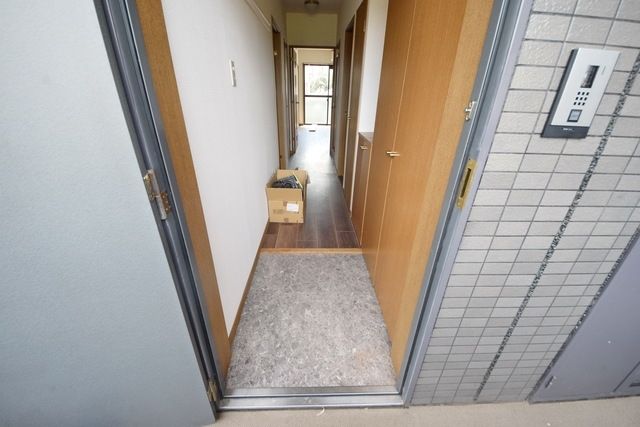 玄関　タウンハウジング府中店まで