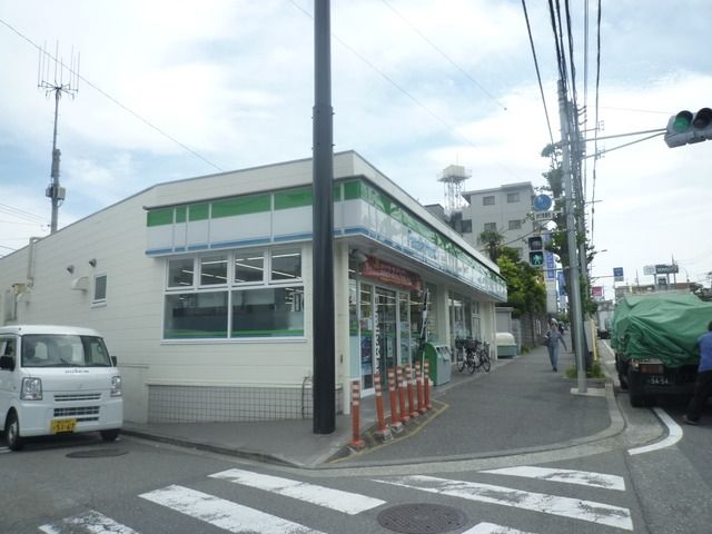 コンビニ　★★ファミリーマート（コンビニ）まで722m