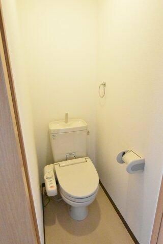 ＪＲ埼京線 戸田公園駅 徒歩10分 3階建 築25年のトイレ写真