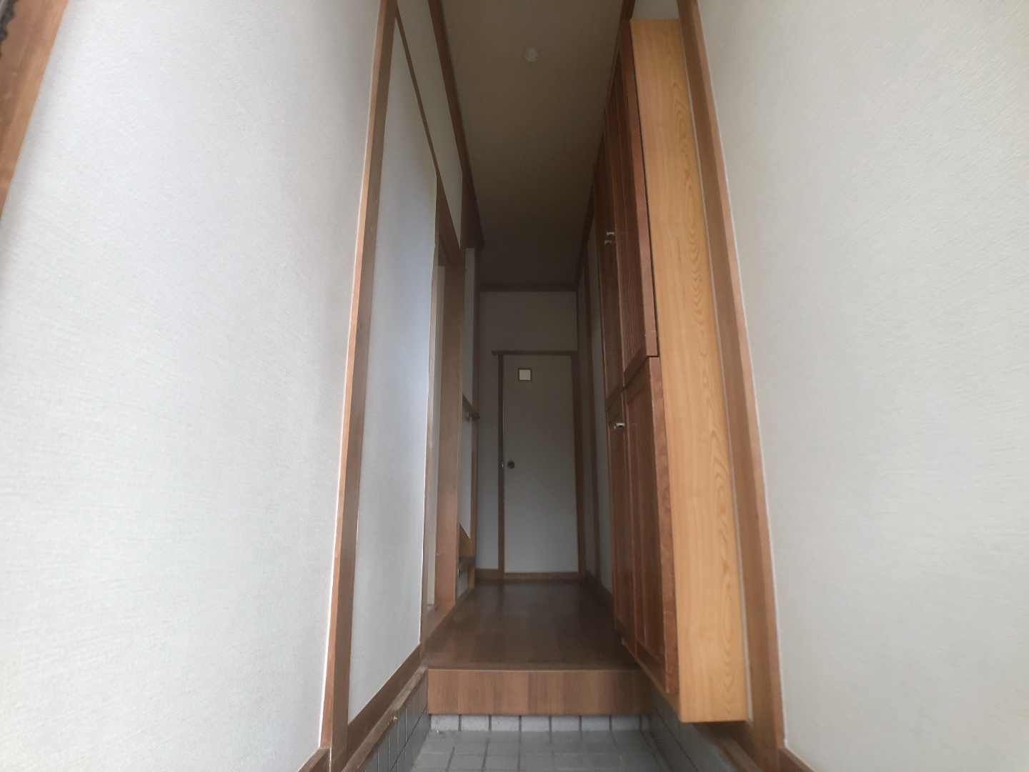 南海泉北線 和泉中央駅 徒歩50分 2階建 築42年の玄関写真