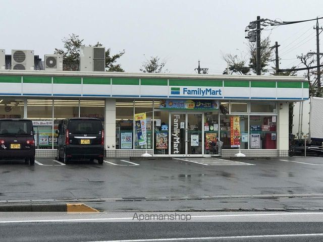 コンビニ　ファミリーマート（コンビニ）まで869m