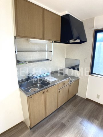 キッチン　同型タイプコンパクトなキッチンで掃除もラクラク