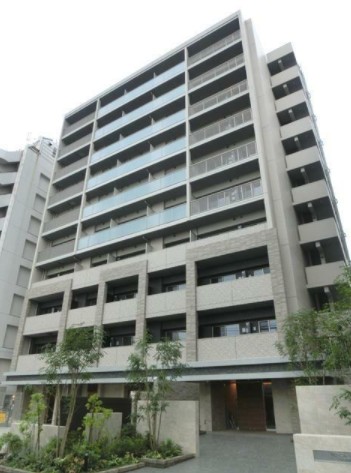 建物外観　鉄筋コンクリート造のがっちりとした建物。
