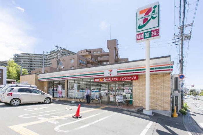 コンビニ　セブンイレブン（コンビニ）まで290m
