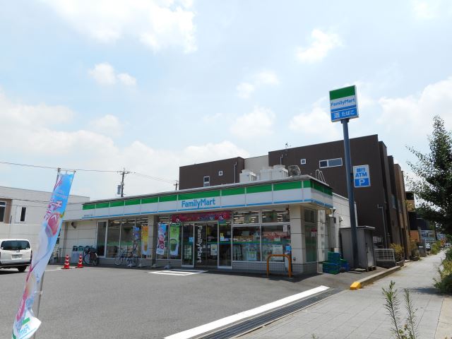 コンビニ　ファミリーマート（コンビニ）まで180m