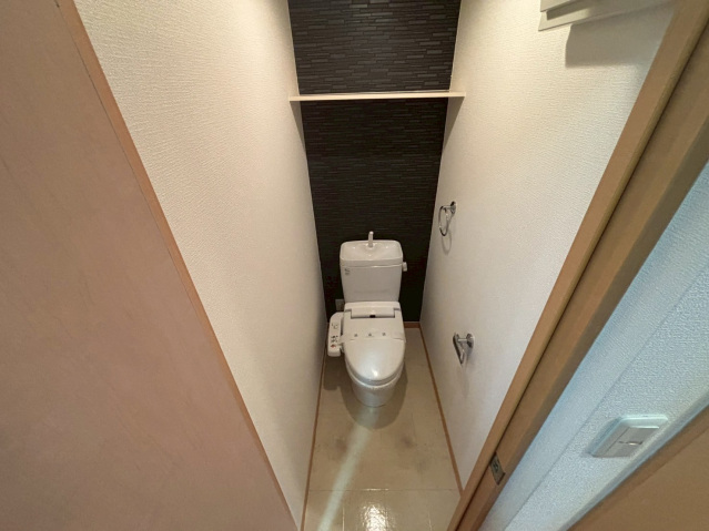 トイレ　同物件別号室の写真です。